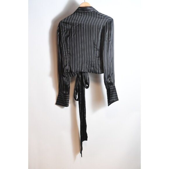 Carolina Herrera 100% Silk Wrap Top Blouse in Black Pinstripe Size 8 Work Office - Picture 8 of 13